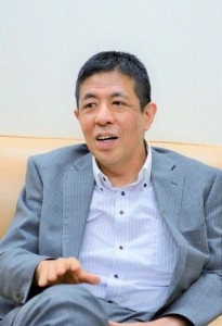 藤和彦 氏