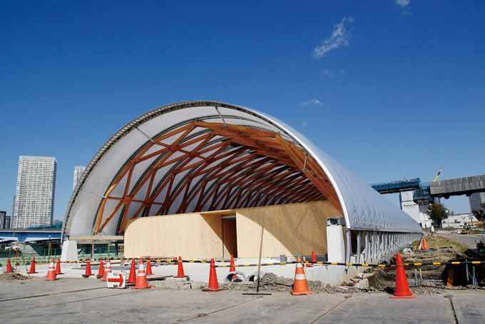 中央建設株式会社 – 突撃レポ・2020年東京オリンピック・パラリンピックに向け、建設業界が熱い！「新豊洲Brilliaランニングスタジアム」に大学生が潜入！